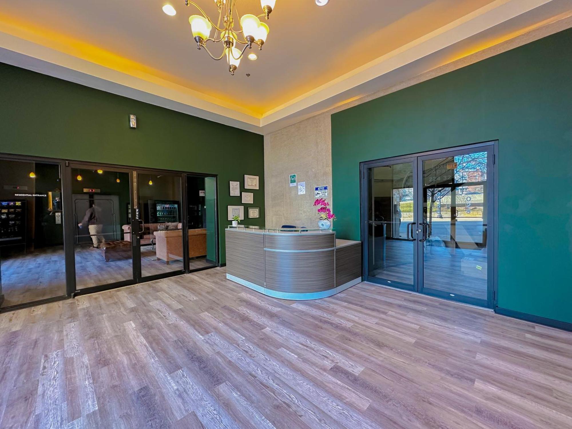 Mccormick Place 2Br Stylish Suite With Optional Parking And Gym For Up To 8 Guests Near Soldier Field And Grant Park Чикаго Екстериор снимка